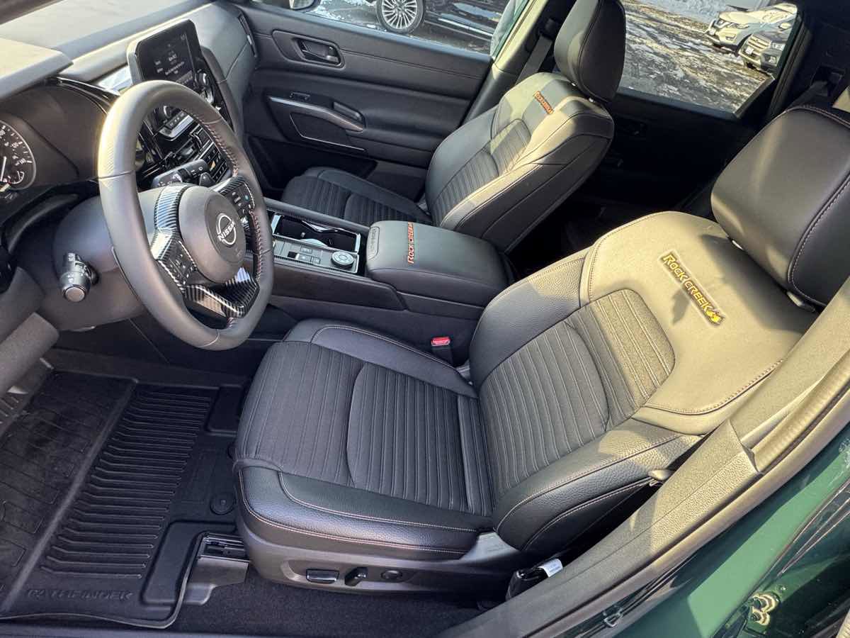 Used 2025 Nissan Pathfinder Rock Creek image 10