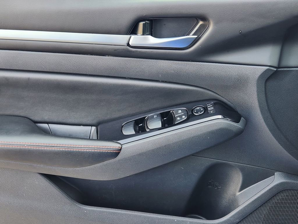 Used 2025 Nissan Altima 2.5 SR image 23