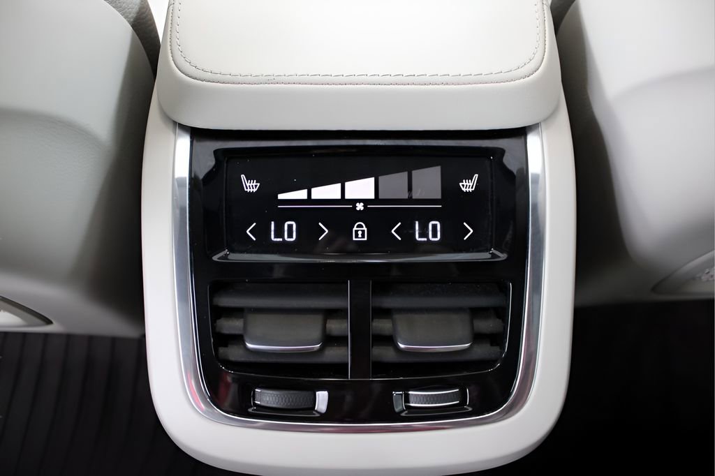 Used 2023 Volvo XC90 B6 Plus w/ Protection Package Premier image 34