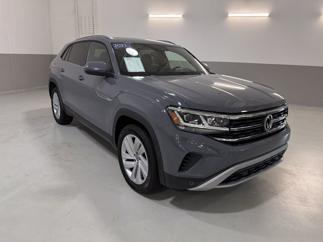 Certified 2021 Volkswagen Atlas Cross Sport SE w/ Panoramic Sunroof Package AWD/4WD image 4