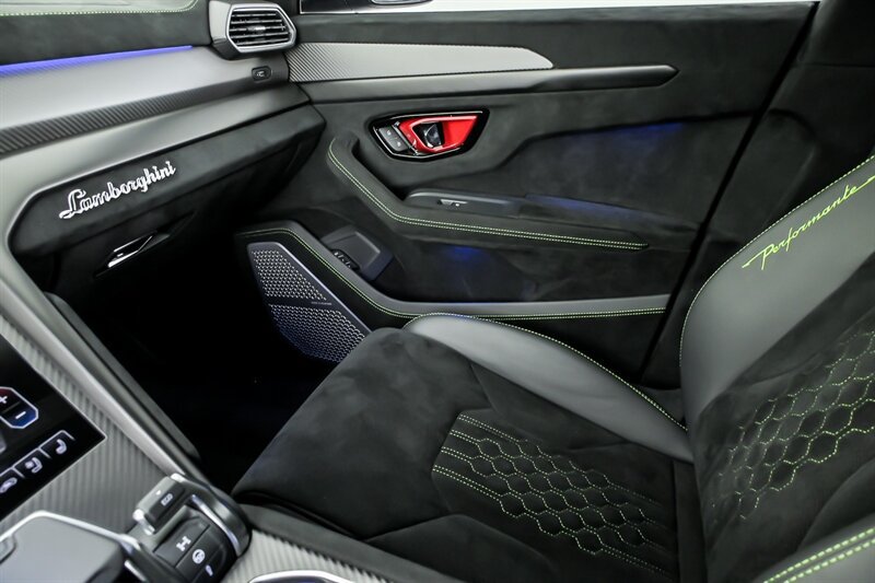 Used 2024 Lamborghini Urus Performante AWD/4WD image 39