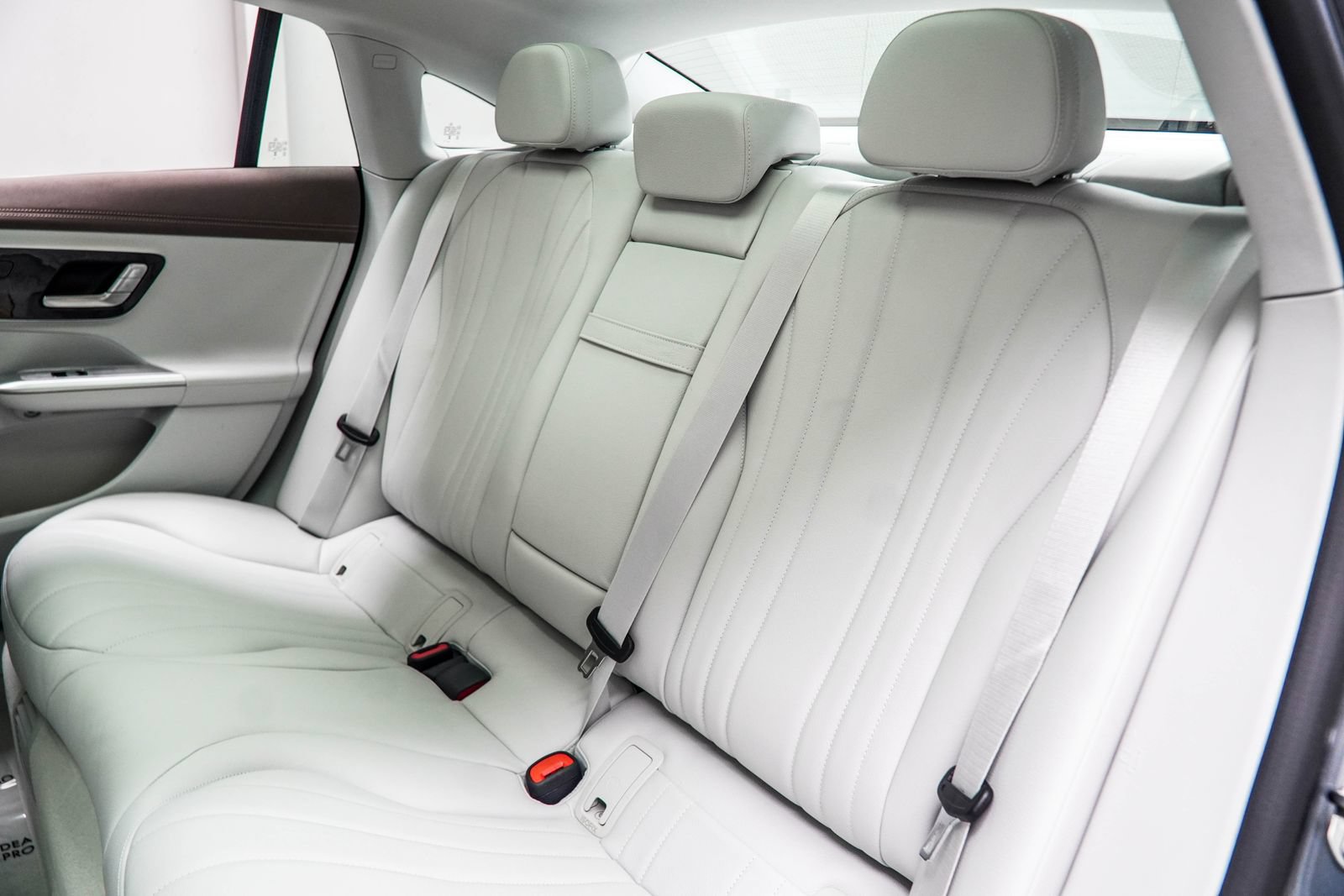 Used 2025 Mercedes-Benz EQE 500 4MATIC Sedan image 41