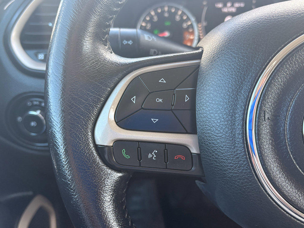 Used 2015 Jeep Renegade Latitude image 18