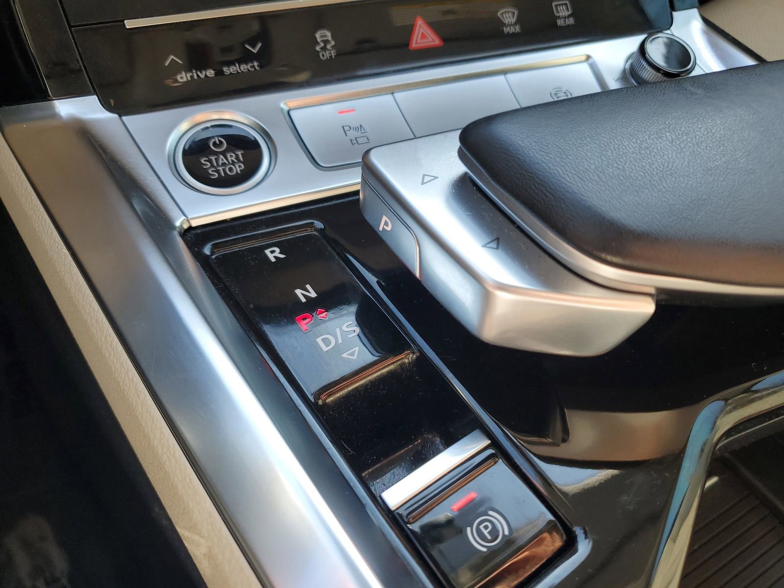 Used 2024 Audi Q8 e-tron Premium Plus w/ Premium Plus Package image 27