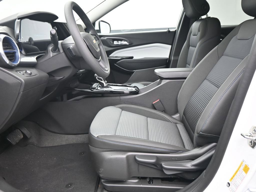New 2026 Chevrolet Trax LT w/ Sunroof Package image 15