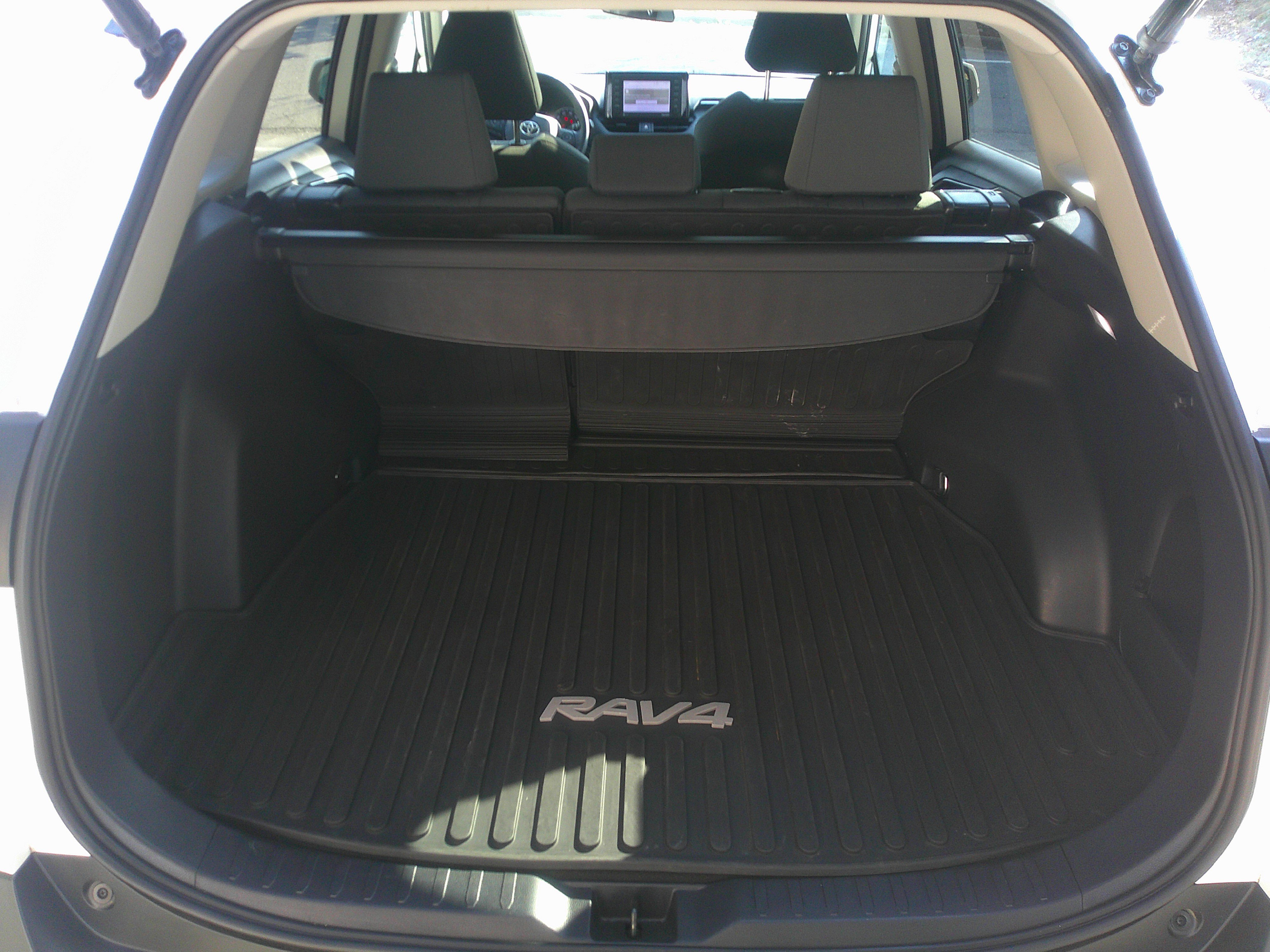 Used 2022 Toyota RAV4 XLE image 33