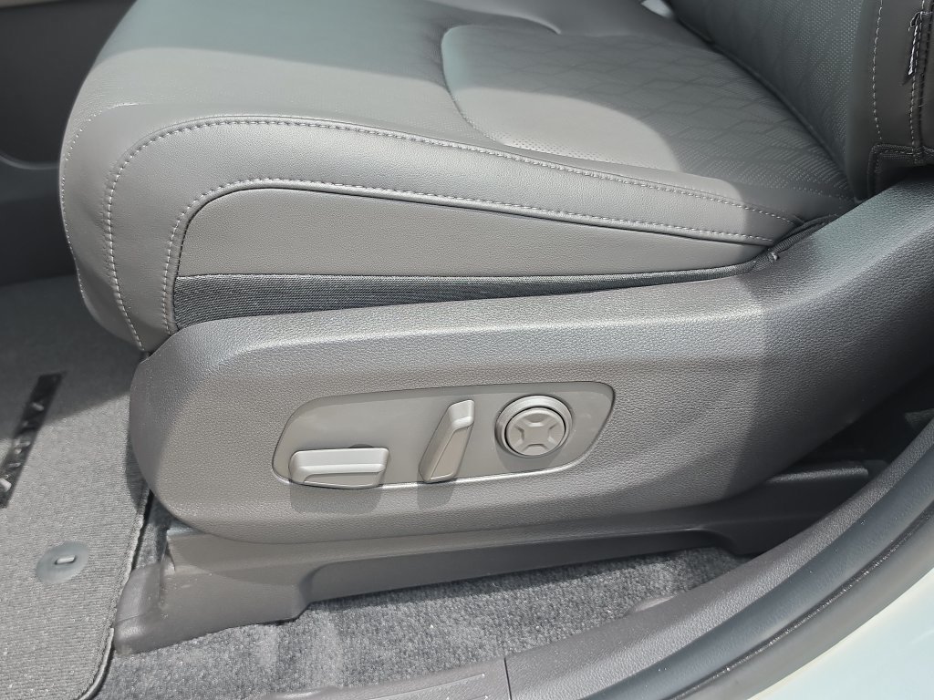 New 2026 Kia Carnival EX FWD image 22
