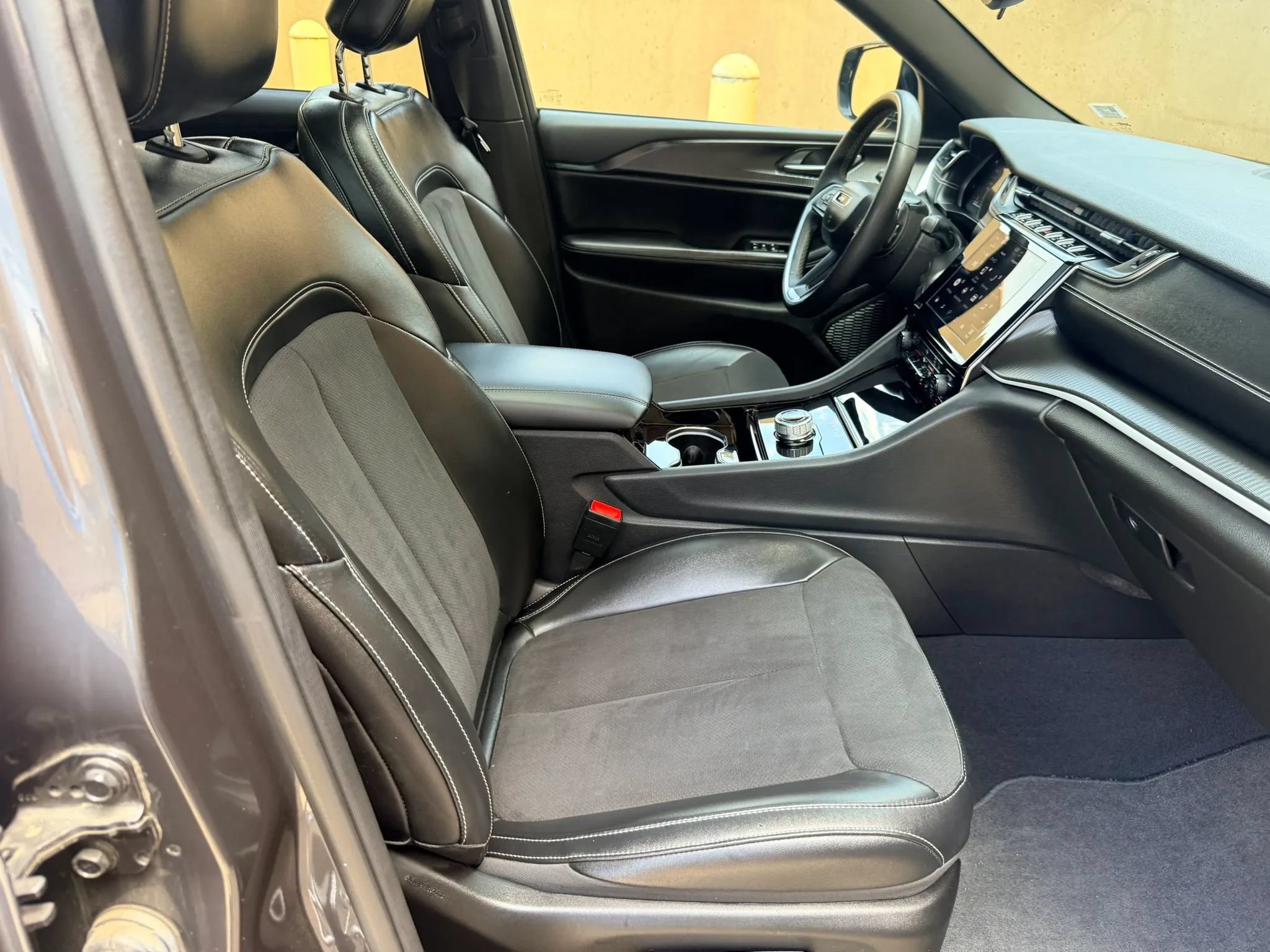 Used 2023 Jeep Grand Cherokee Altitude AWD/4WD image 33