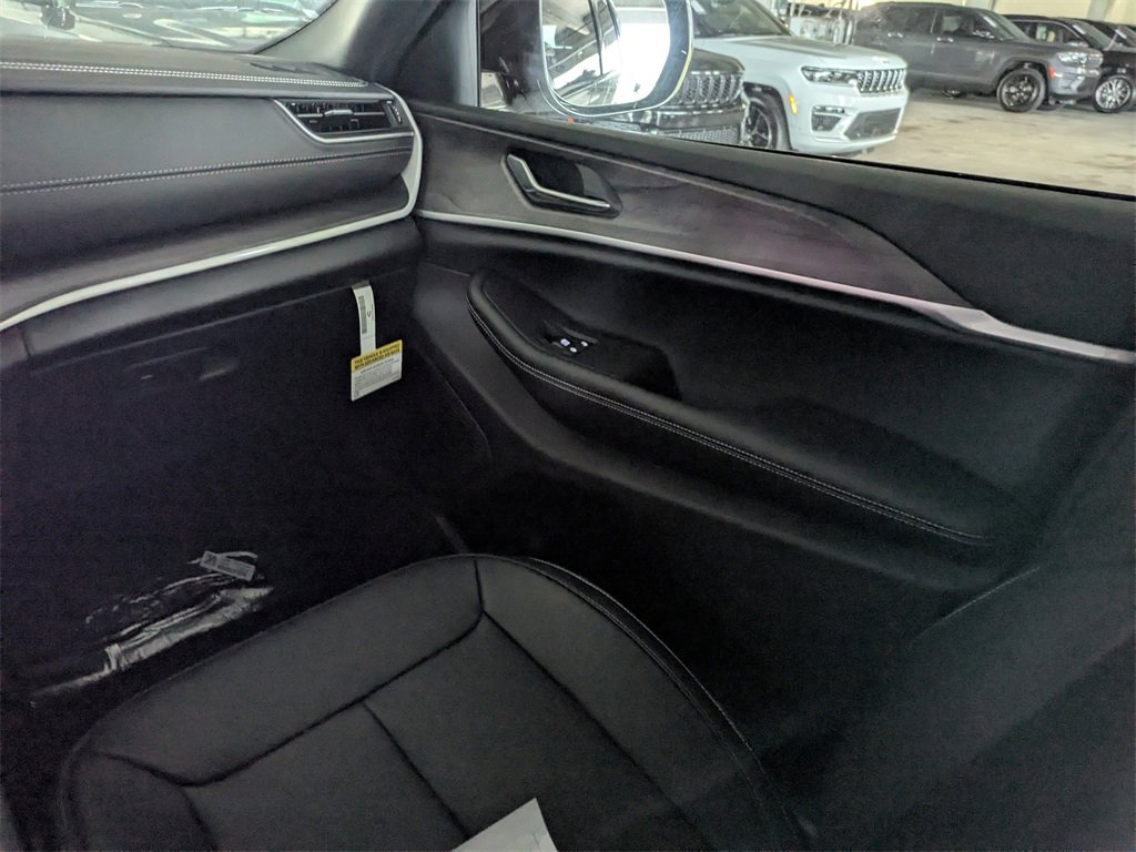 New 2025 Jeep Grand Cherokee Limited image 18