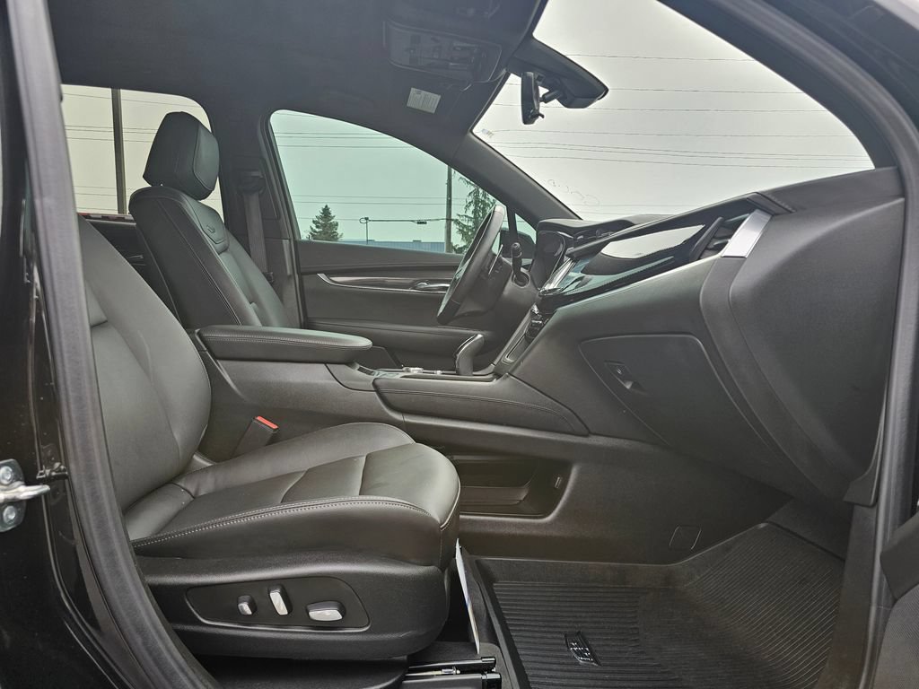 Certified 2024 Cadillac XT6 Sport w/ LPO, ONYX Package AWD/4WD image 16