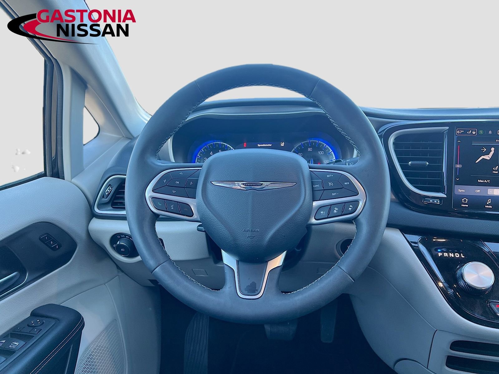 Used 2023 Chrysler Pacifica Touring-L image 29