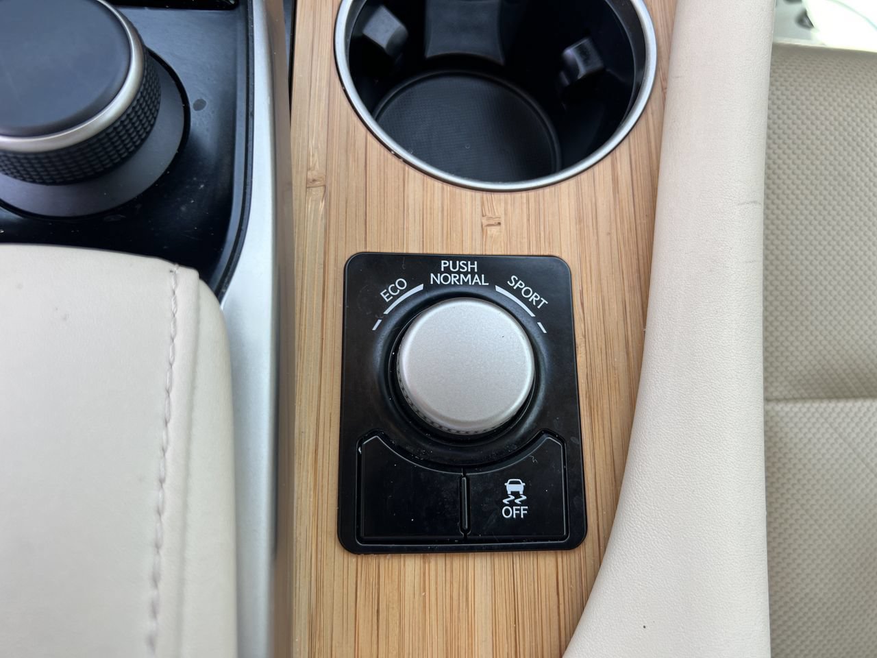 Used 2019 Lexus RX 350L FWD w/ Premium Package image 18