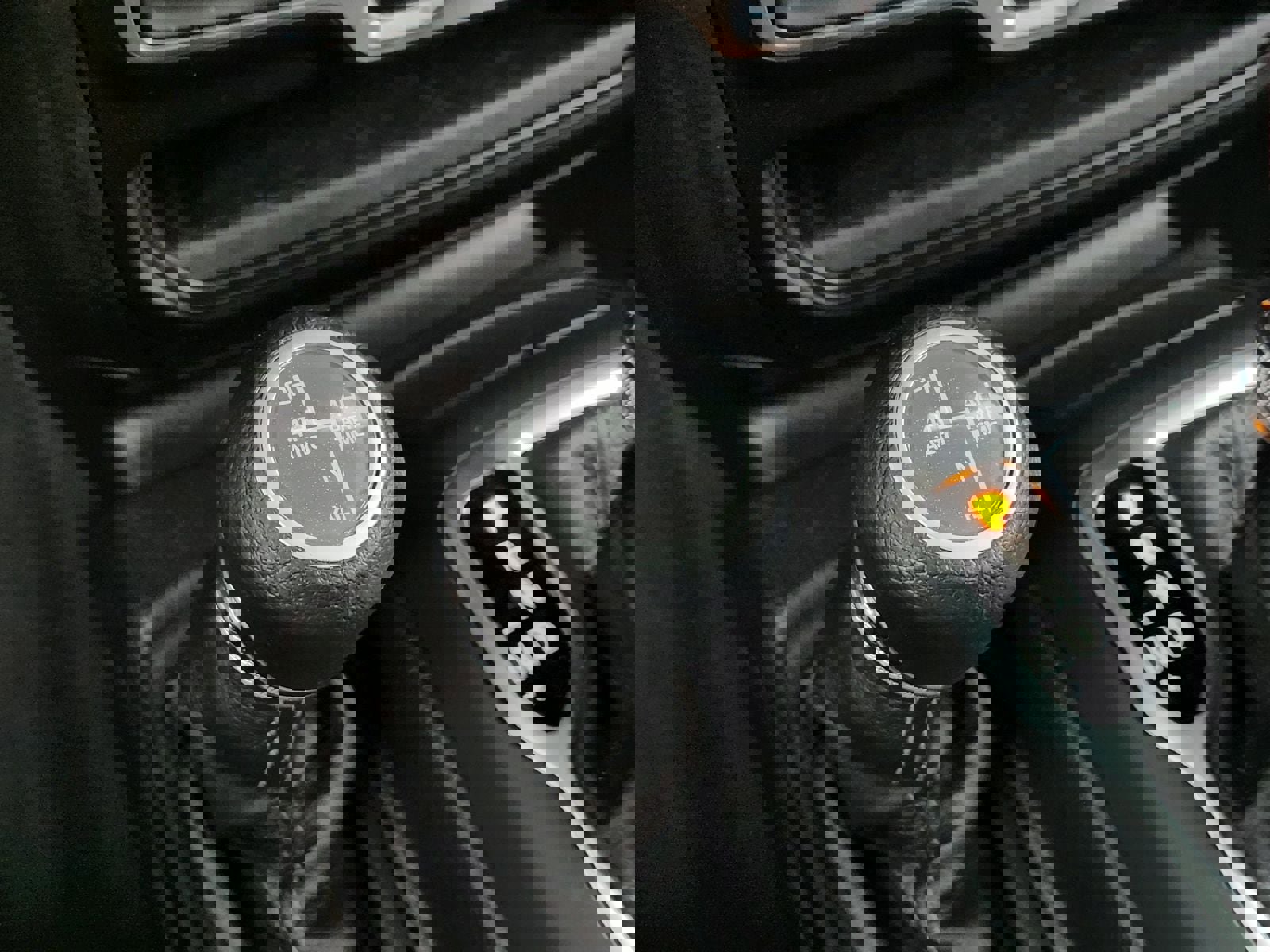 Used 2025 Jeep Wrangler Sahara w/ Safety Group image 29