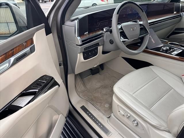 Certified 2025 Cadillac Escalade Sport Platinum w/ LPO, ONYX Package AWD/4WD image 14