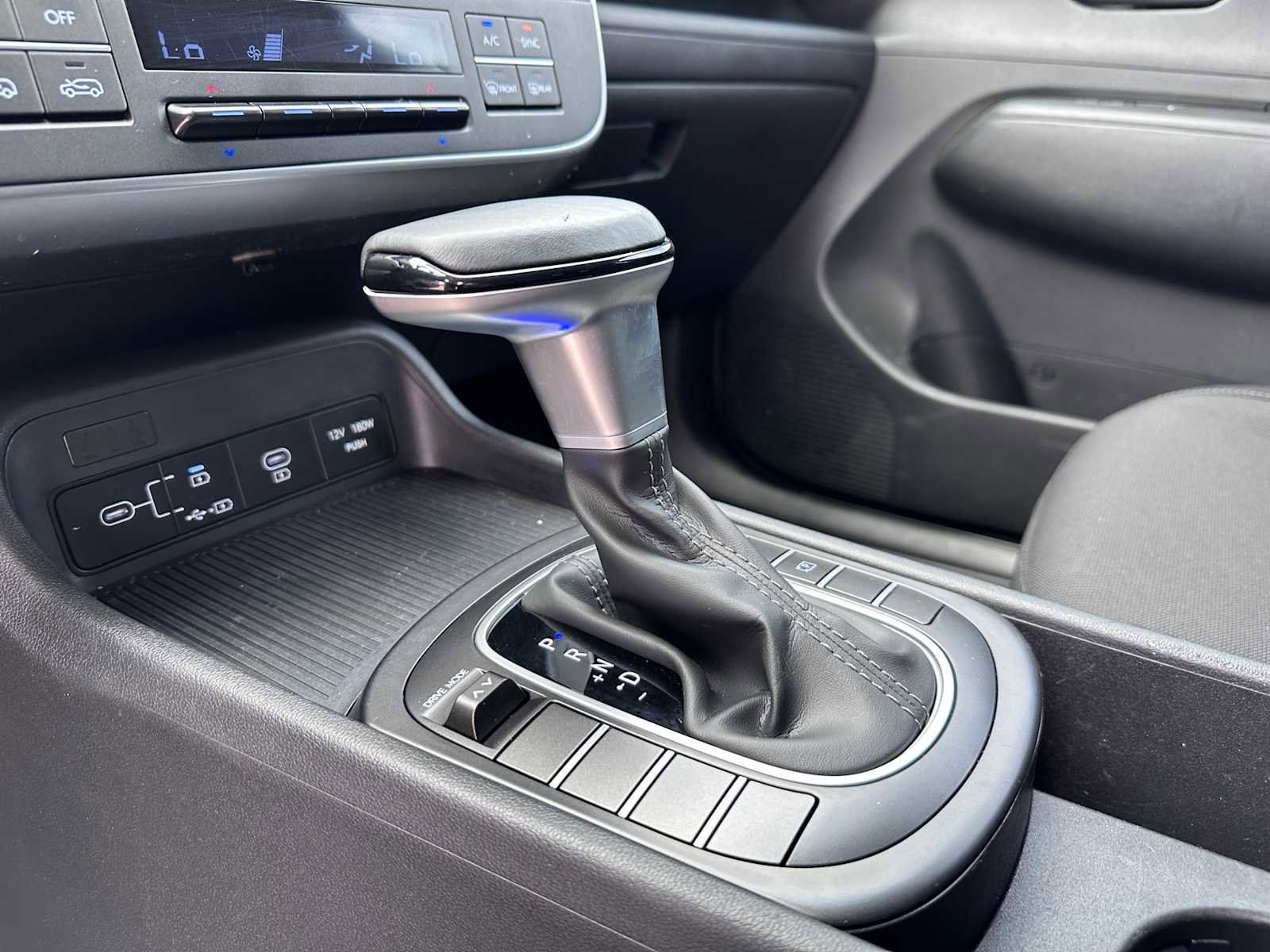 Used 2024 Hyundai Kona SEL FWD image 10