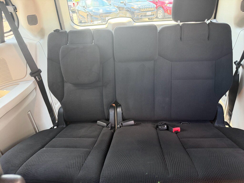 Used 2017 Dodge Grand Caravan SE FWD image 9