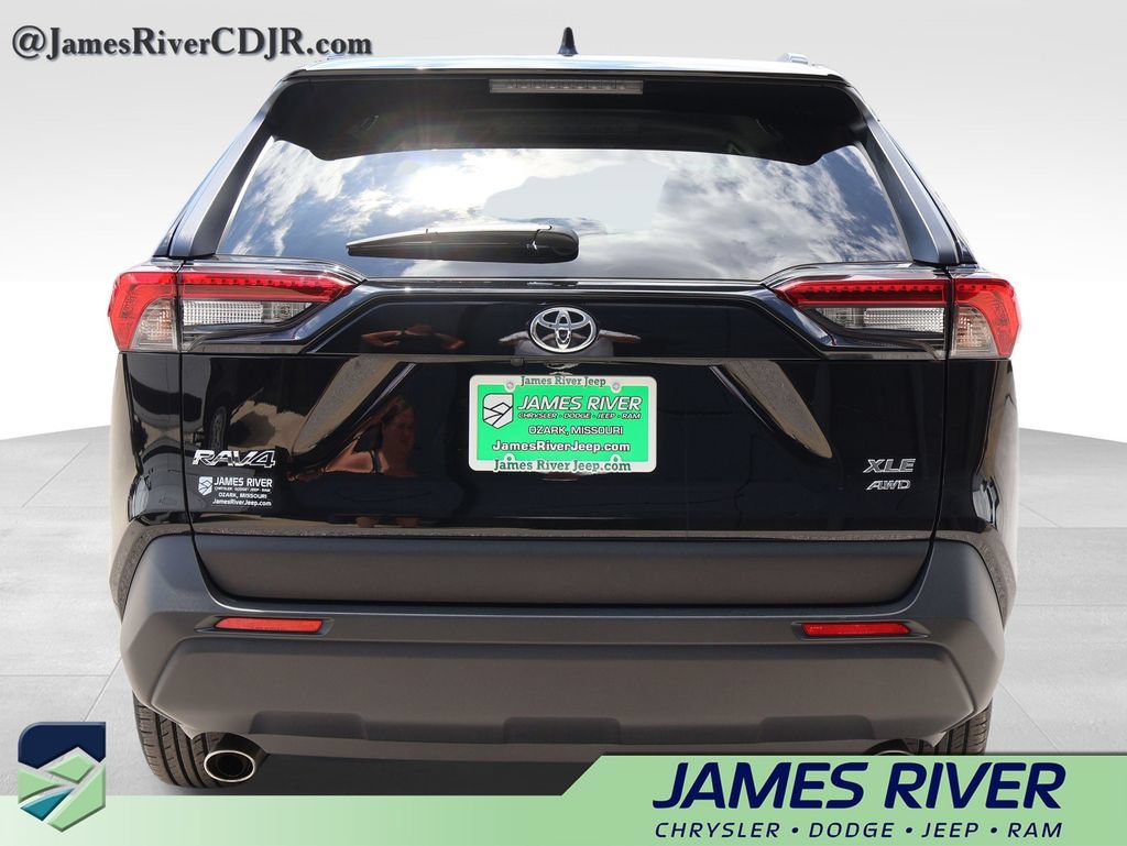 Used 2025 Toyota RAV4 XLE AWD/4WD image 4