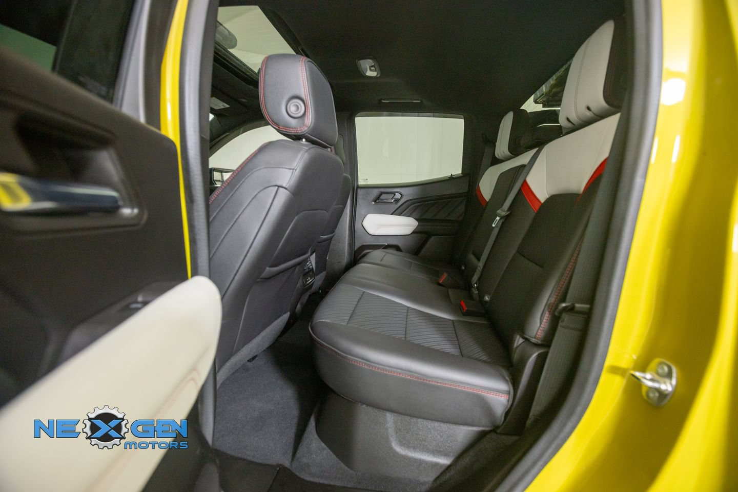 Used 2023 GMC Canyon AT4X AWD/4WD image 32