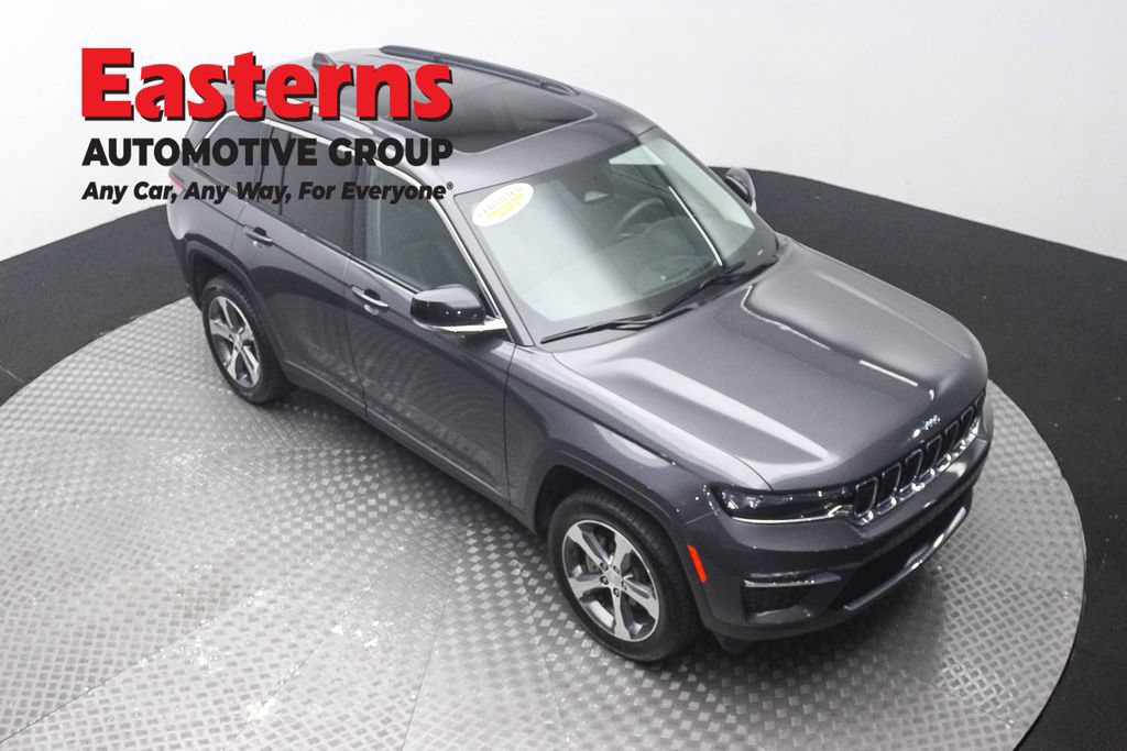 Used 2023 Jeep Grand Cherokee 4WD 4xe image 3