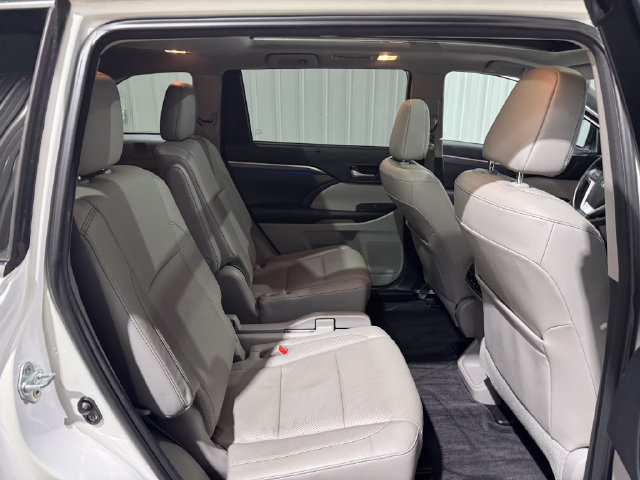 Used 2018 Toyota Highlander Limited Platinum AWD/4WD image 29