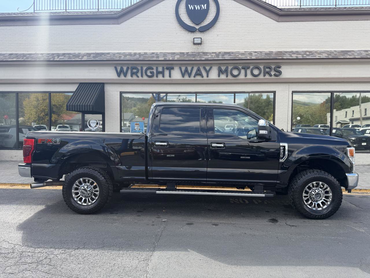 Used 2021 Ford F250 XLT w/ XLT Premium Package AWD/4WD image 2