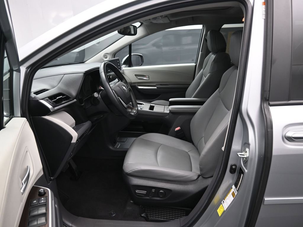 Certified 2024 Toyota Sienna XLE w/ XLE Plus Package image 11