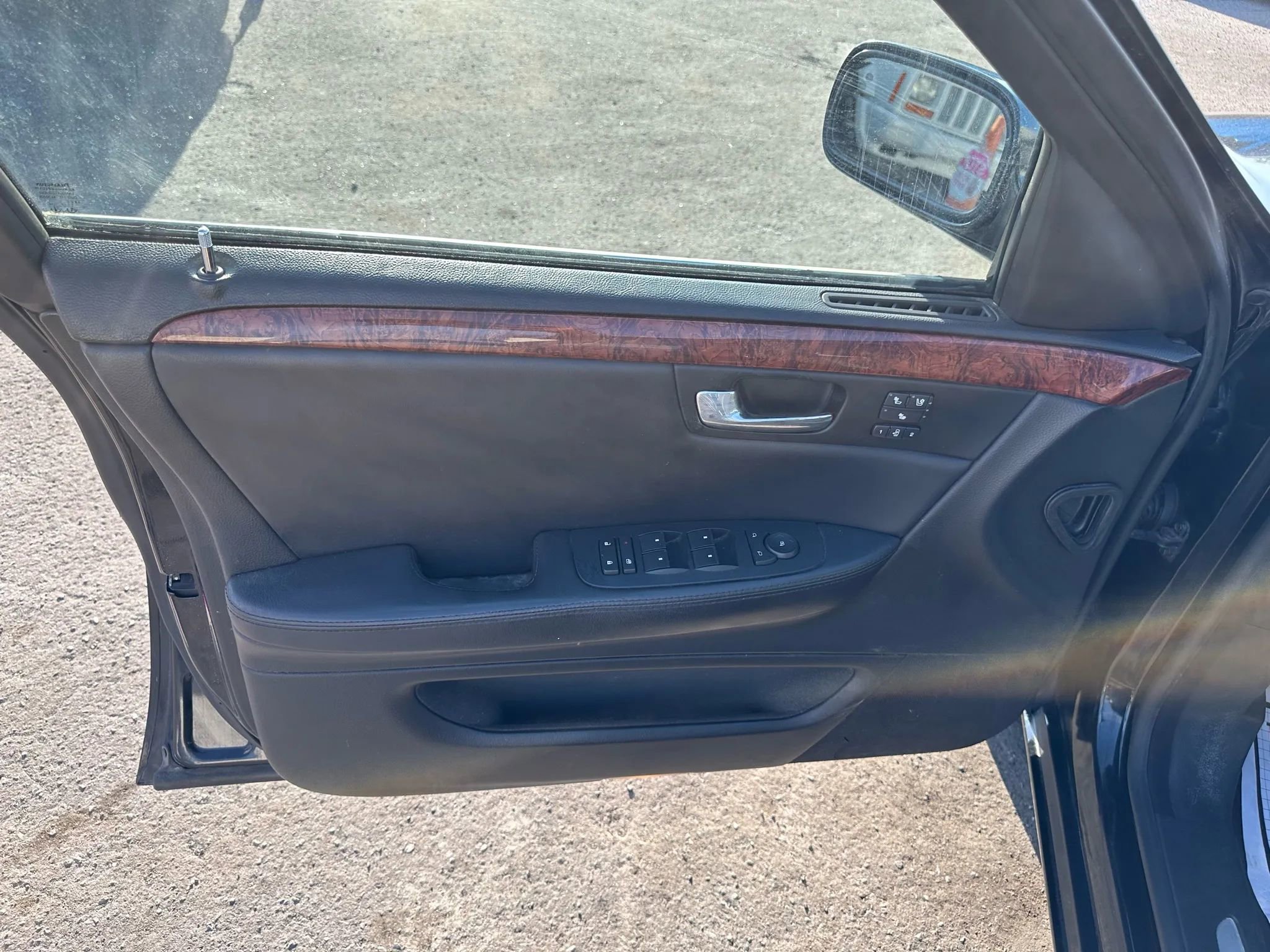 Used 2007 Cadillac DTS Luxury I w/ Sun And Sound Package image 16