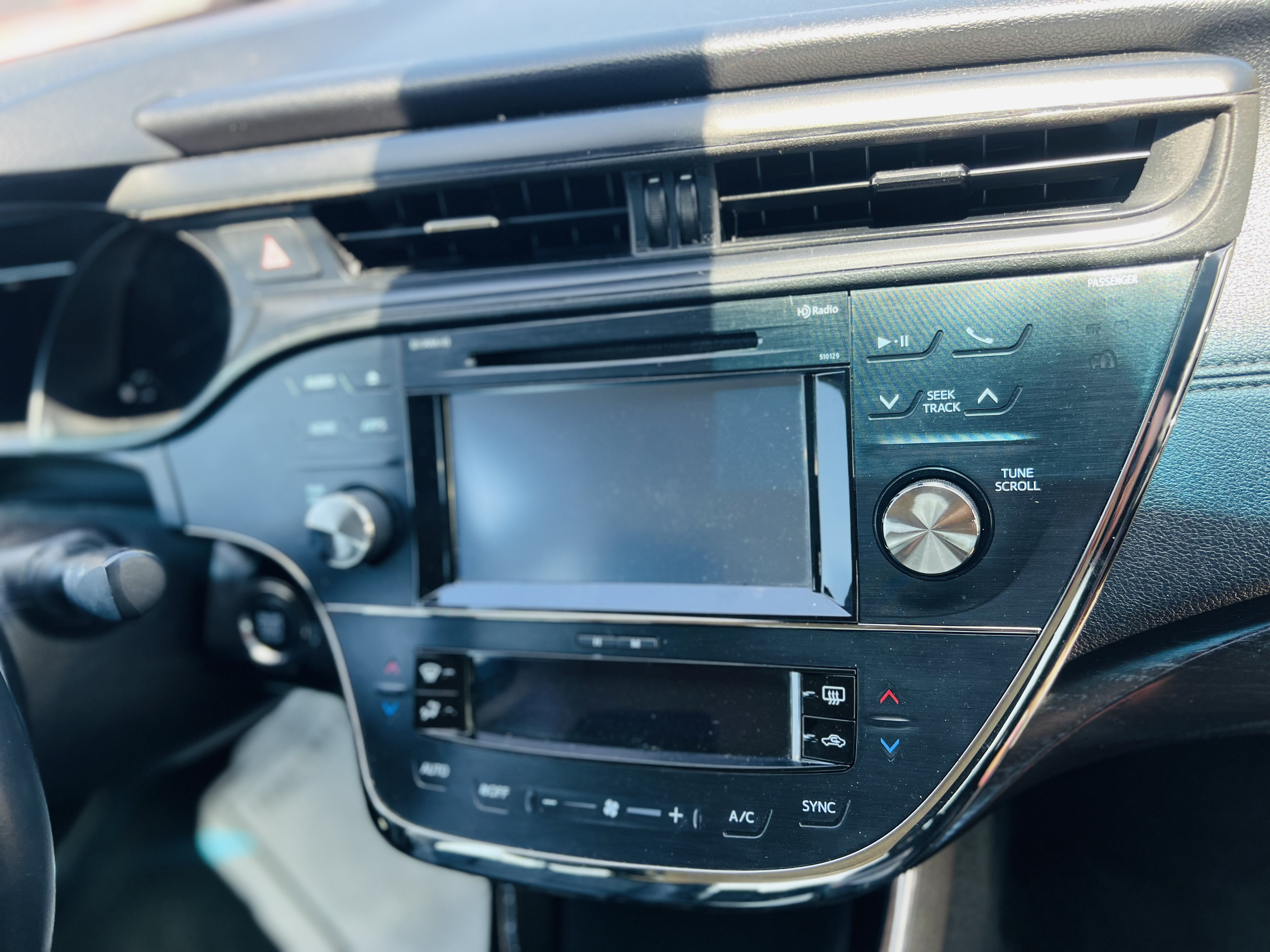Used 2018 Toyota Avalon XLE FWD image 19