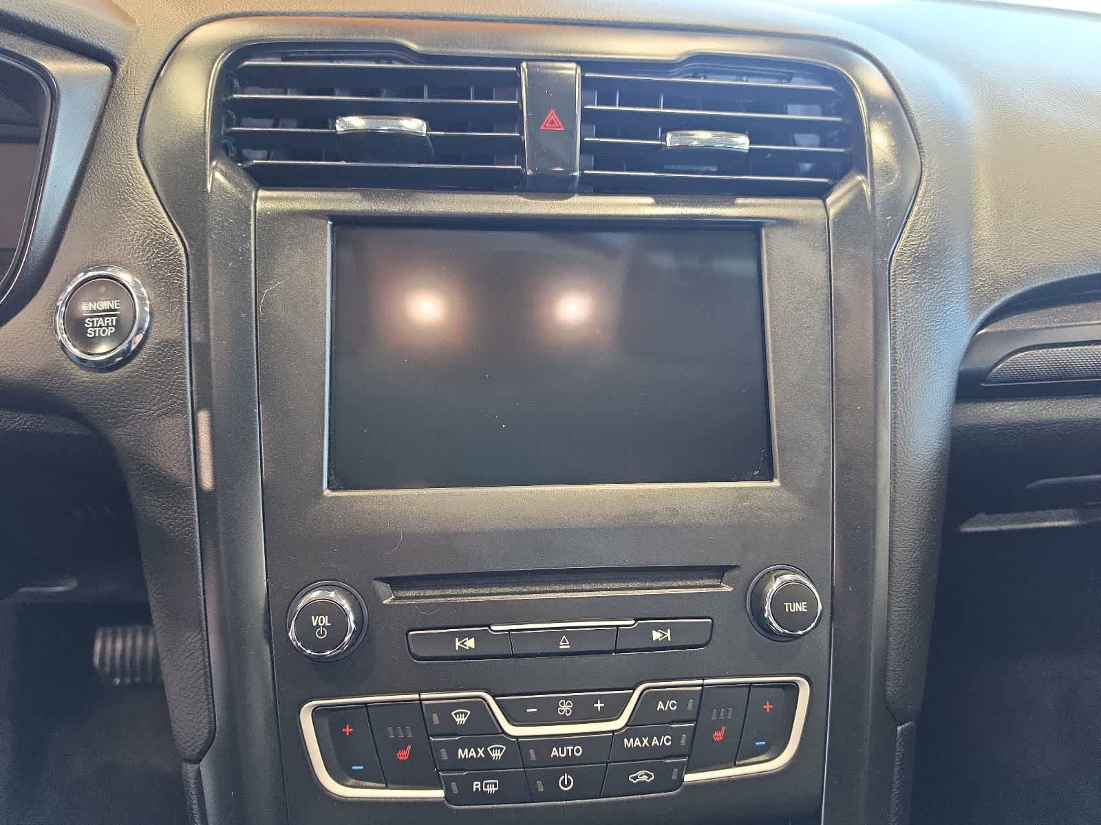 Used 2018 Ford Fusion SE w/ Equipment Group 601A FWD image 22
