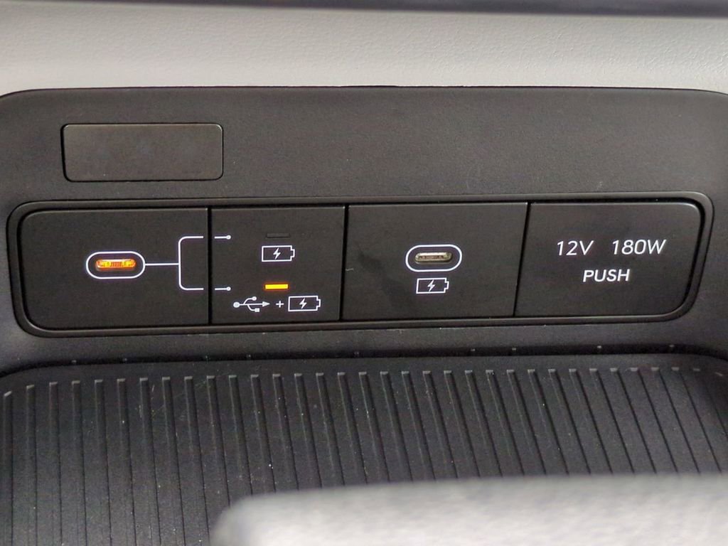 Certified 2025 Hyundai Kona SE image 20