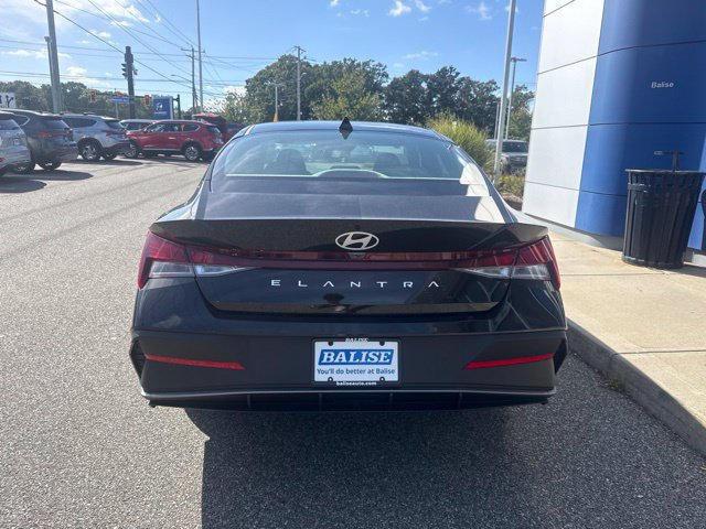 New 2026 Hyundai Elantra SE FWD image 5
