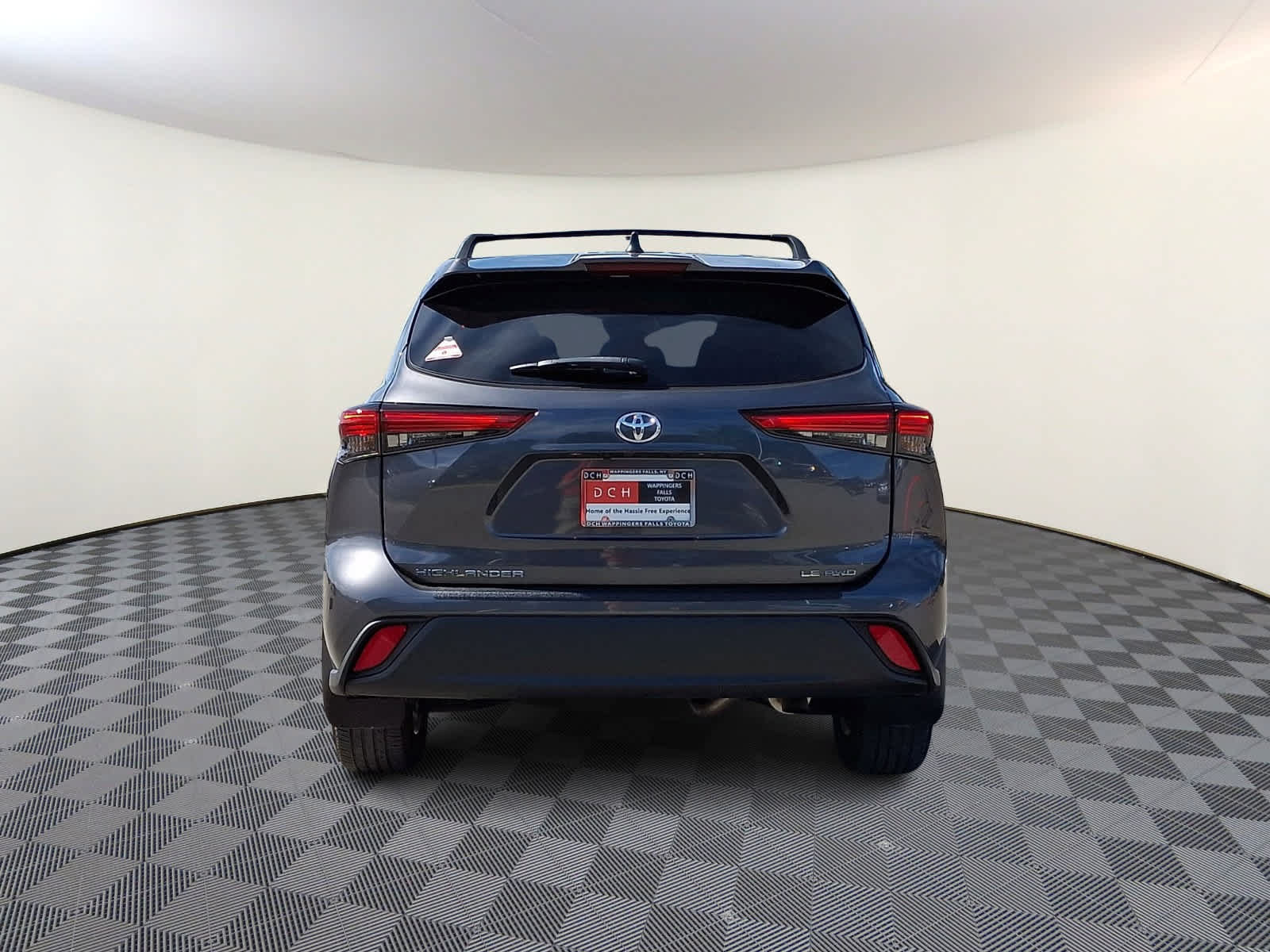 Used 2023 Toyota Highlander LE AWD/4WD image 6