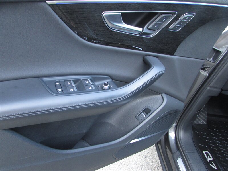 Used 2021 Audi Q7 3.0T Prestige w/ Prestige Package AWD/4WD image 29
