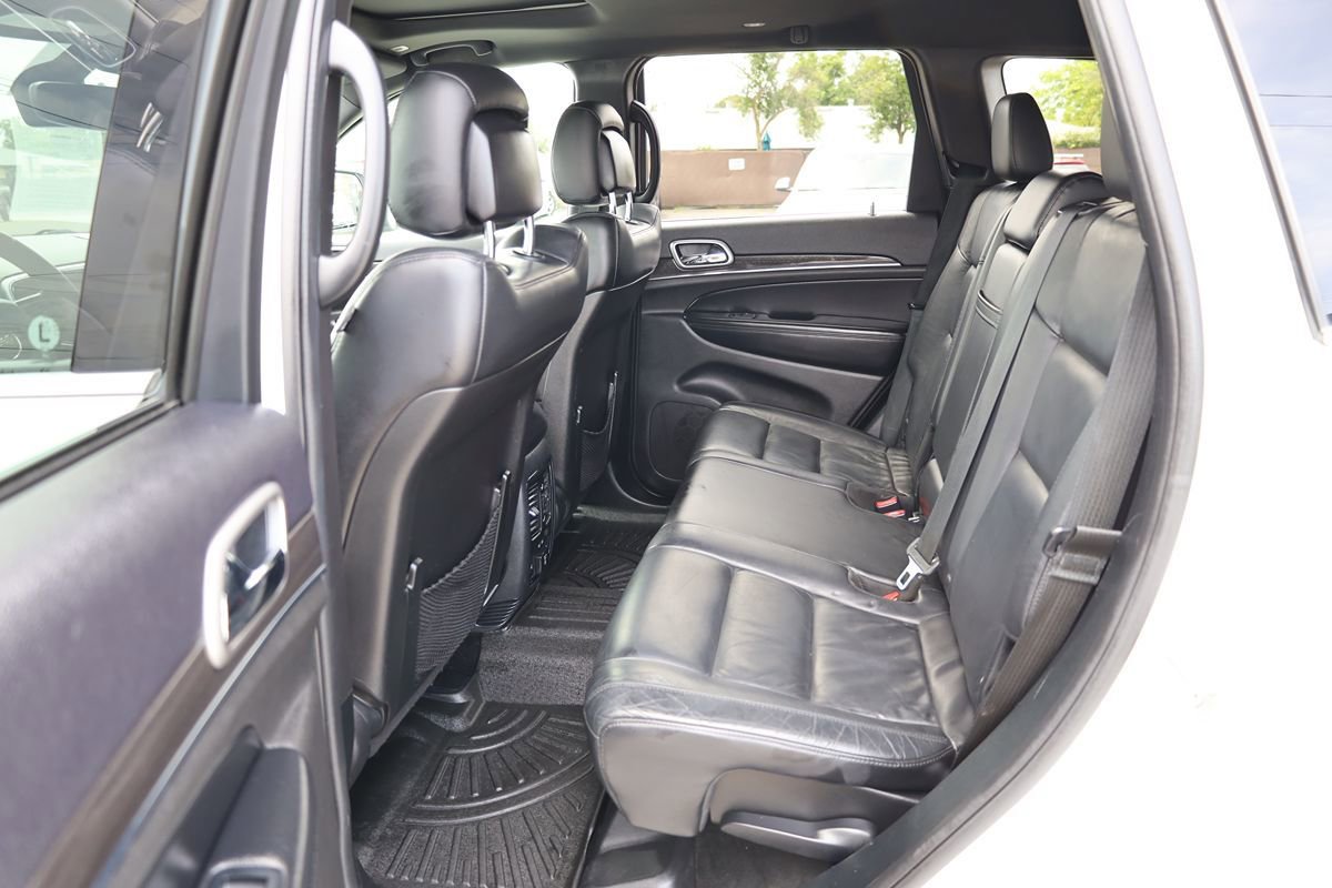 Used 2018 Jeep Grand Cherokee Limited AWD/4WD image 12