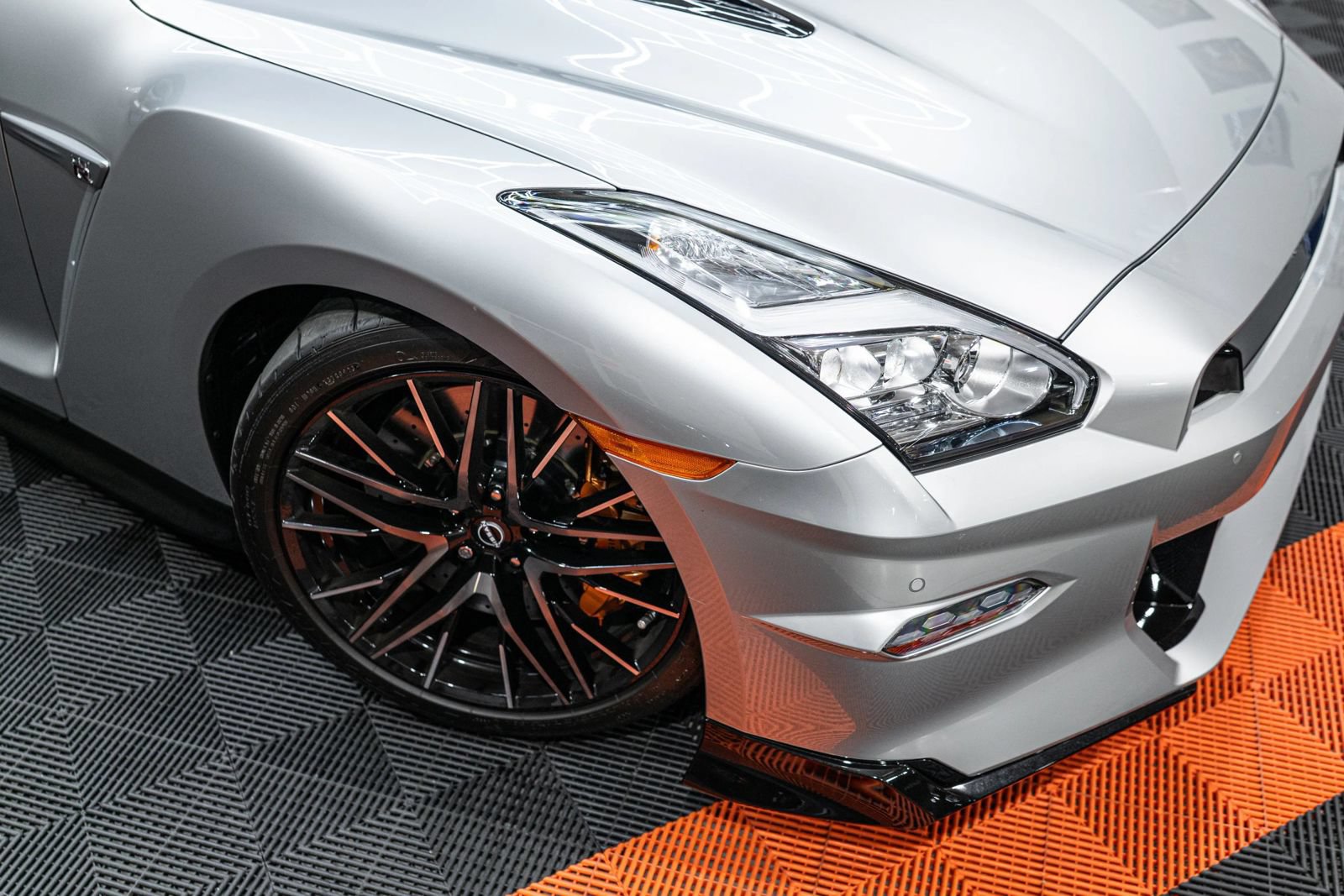 Used 2024 Nissan GT-R Premium w/ Floor Mat Package AWD/4WD image 5