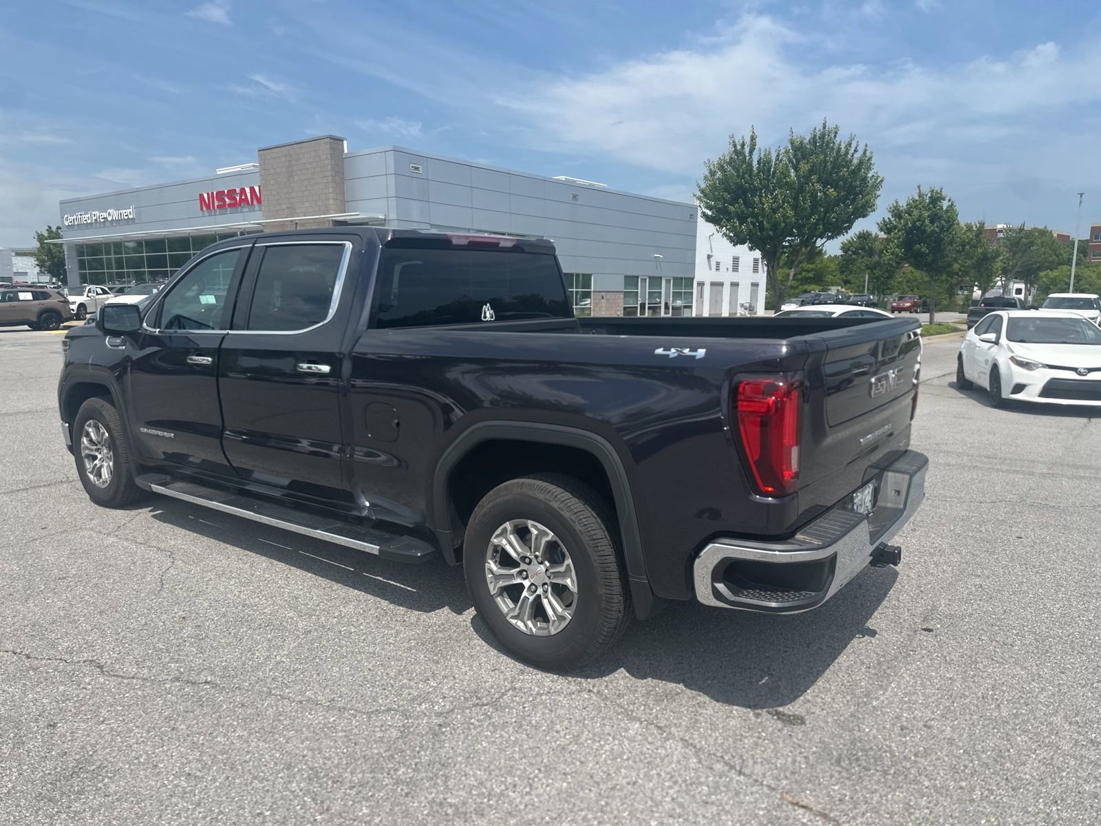 Used 2022 GMC Sierra 1500 SLT AWD/4WD image 7