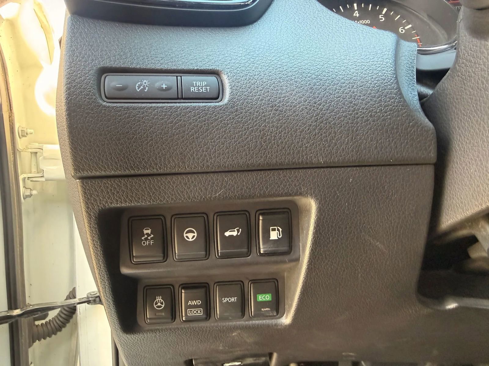 Used 2018 Nissan Rogue SL w/ Premium Package image 13