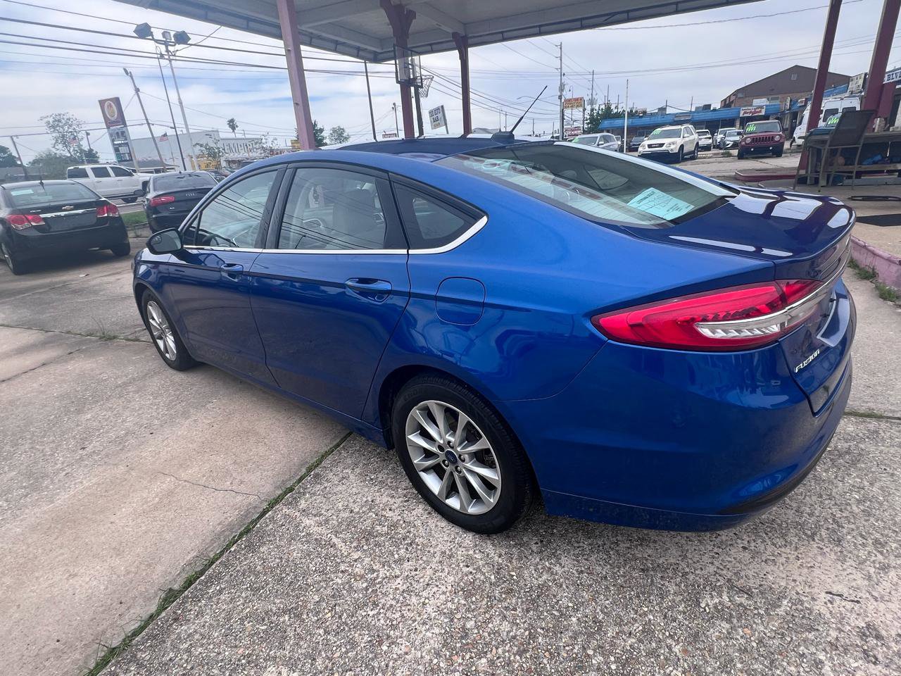 Used 2017 Ford Fusion SE w/ Fusion SE Technology Package image 6