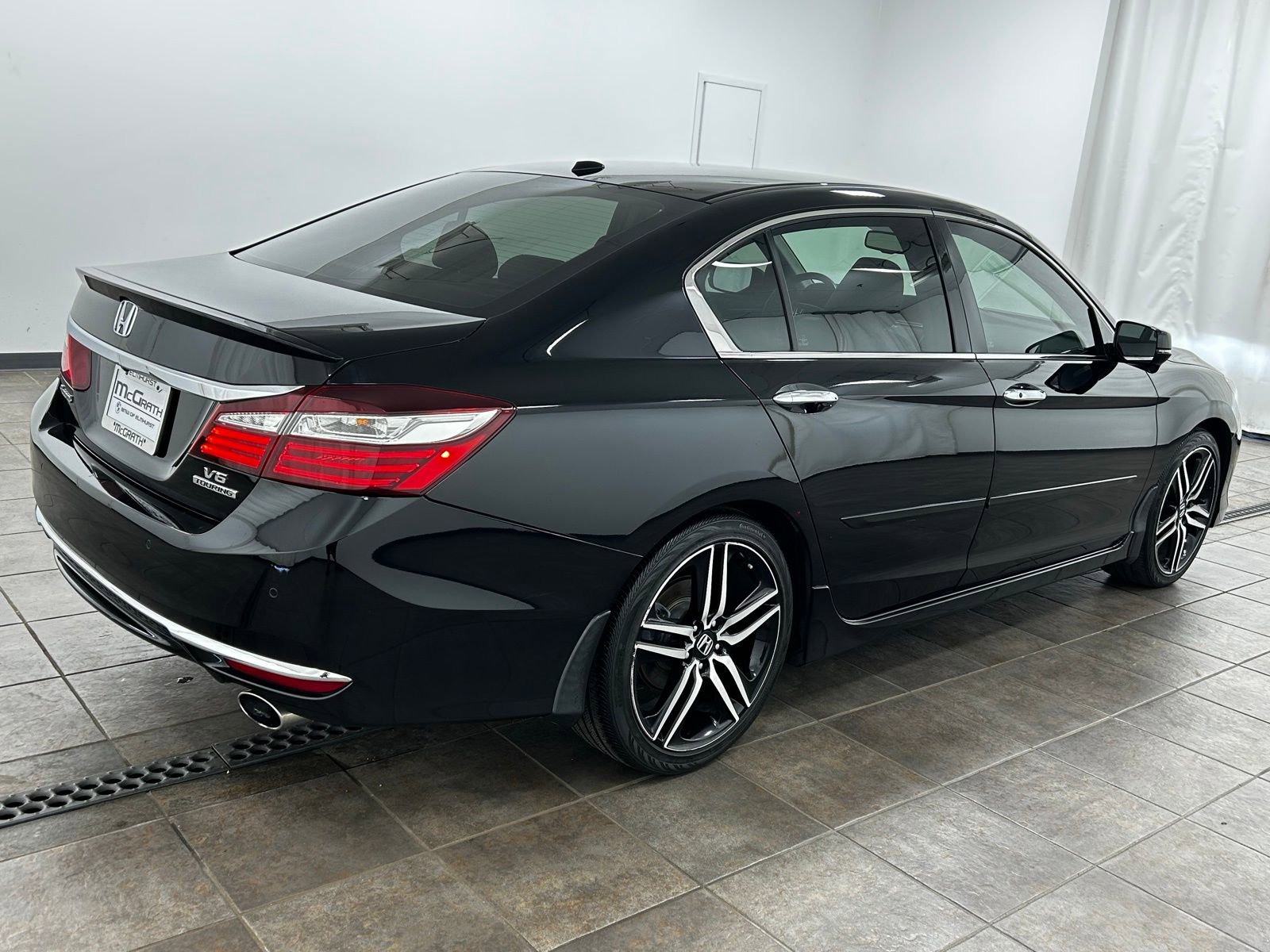 Used 2017 Honda Accord Touring image 5