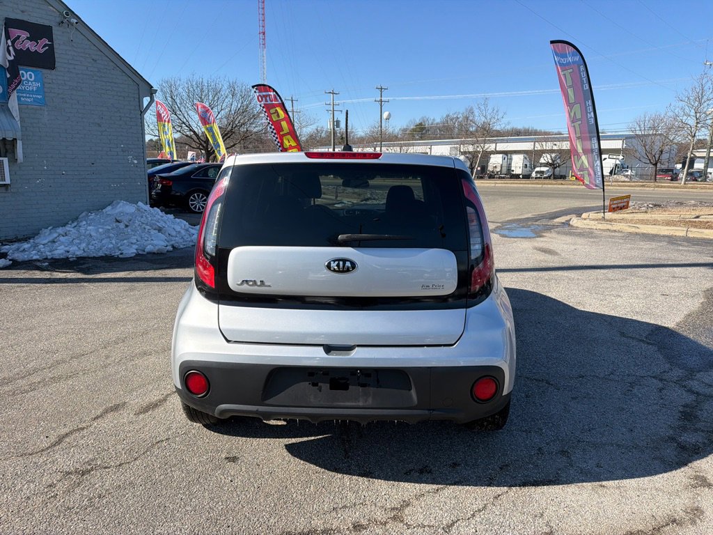 Used 2017 Kia Soul FWD image 5