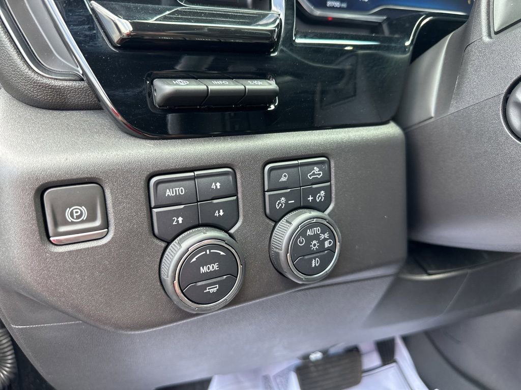 Used 2024 Chevrolet Silverado 1500 ZR2 w/ Technology Package image 28