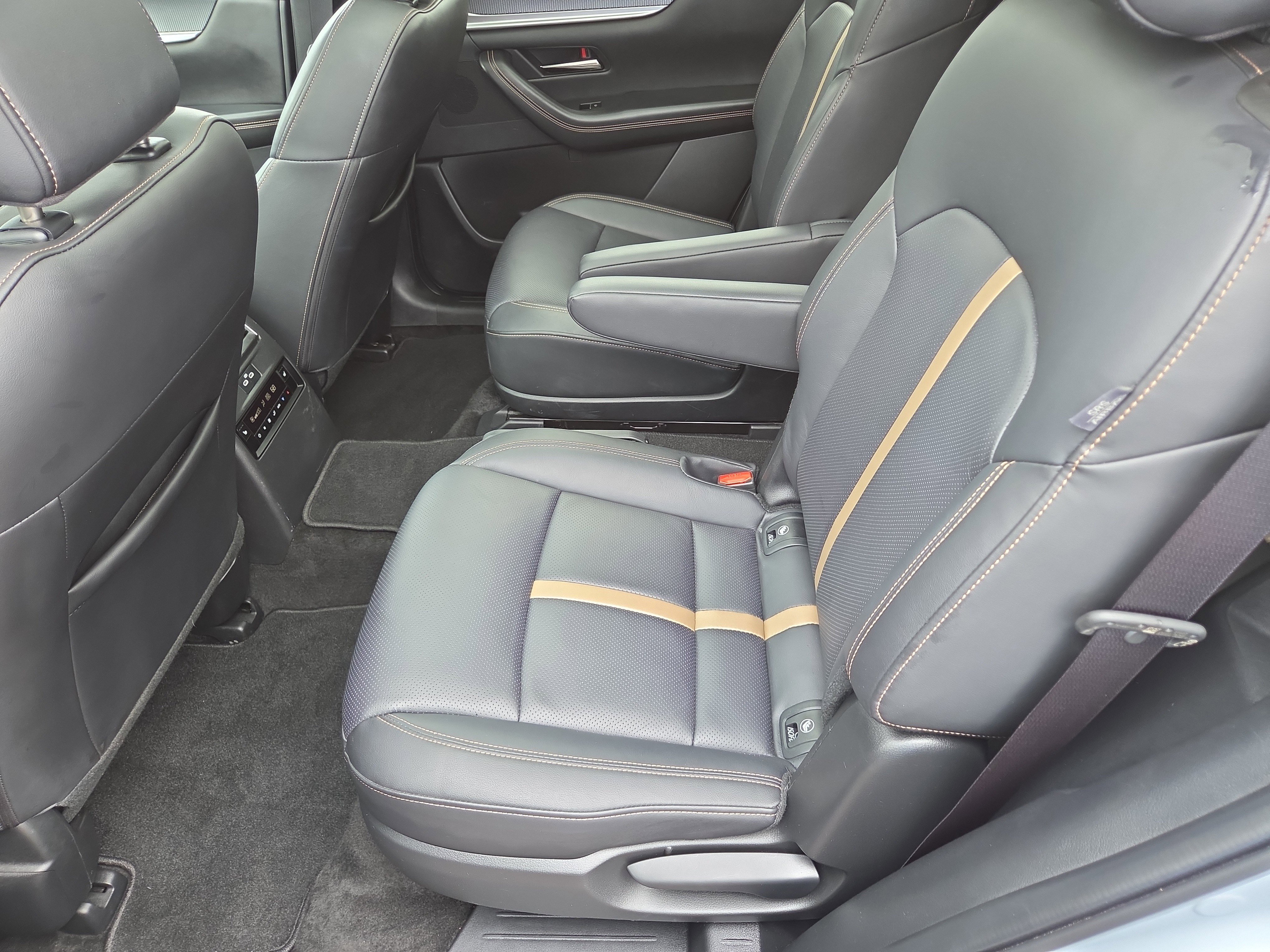 Used 2024 MAZDA CX-90 Plug-In Hybrid w/ Premium Plus image 19