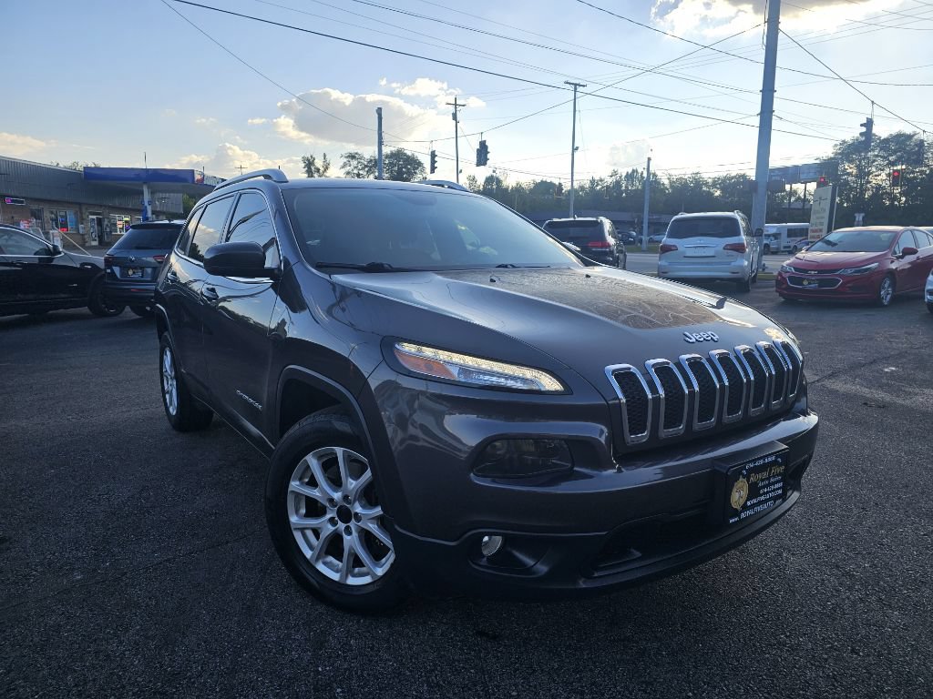 Used 2016 Jeep Cherokee Latitude w/ Safety/Convenience Group AWD/4WD image 3