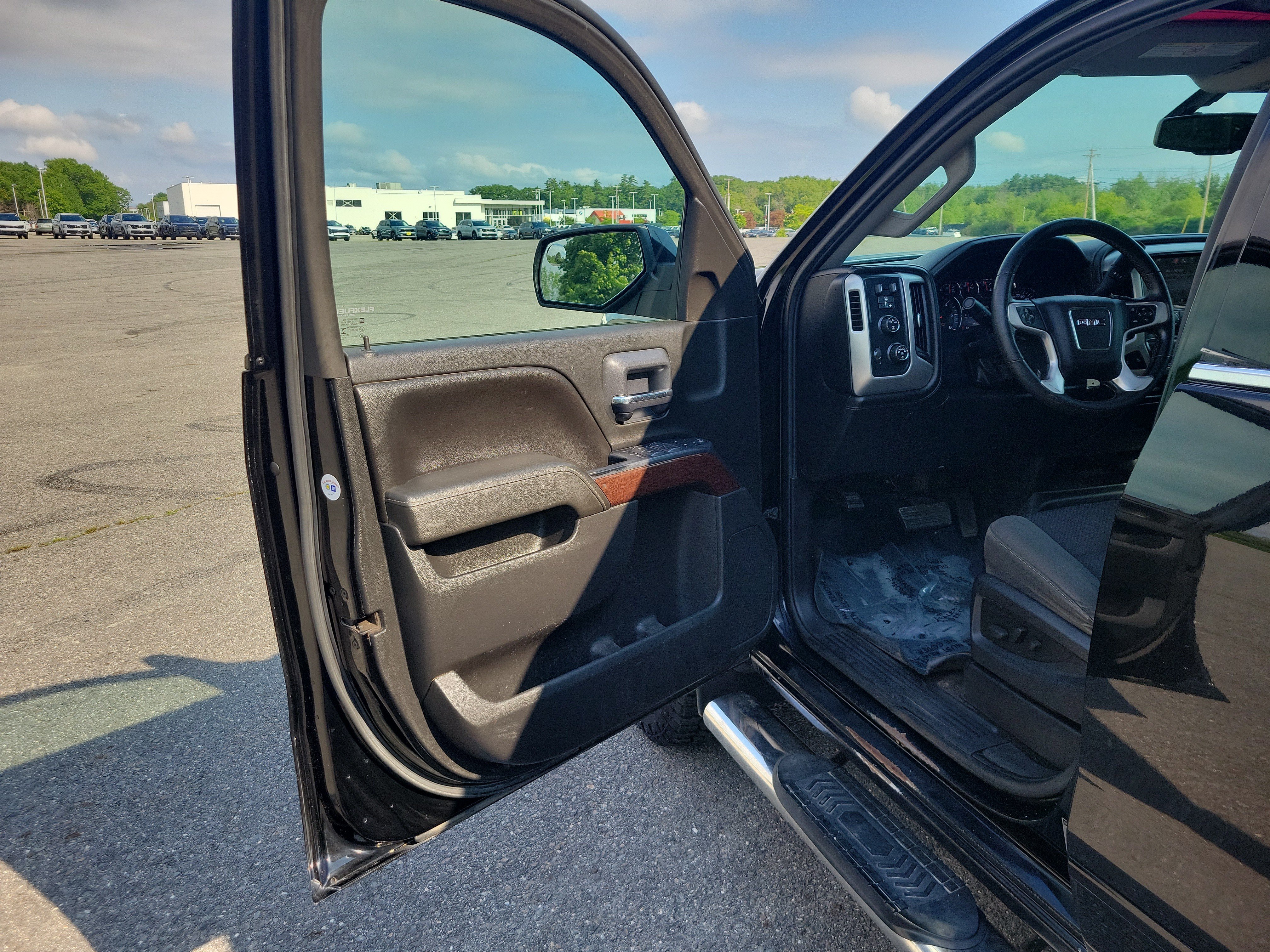 Used 2015 GMC Sierra 2500 SLE w/ SLE Preferred Package AWD/4WD image 15