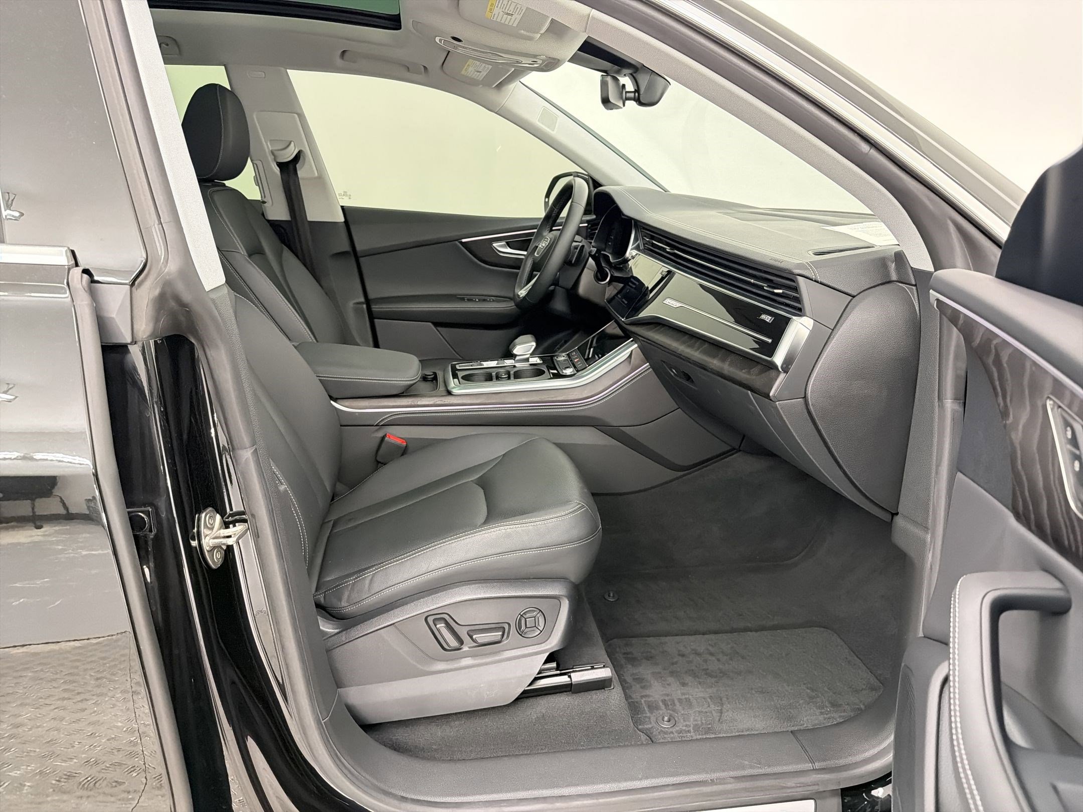 Used 2023 Audi Q8 Premium Plus w/ Premium Plus Package image 26