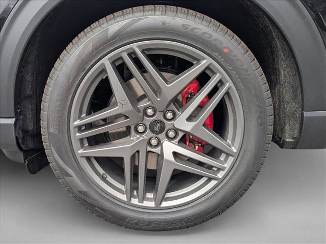 New 2026 Ford Explorer ST-Line w/ ST-Line Street Pack image 9