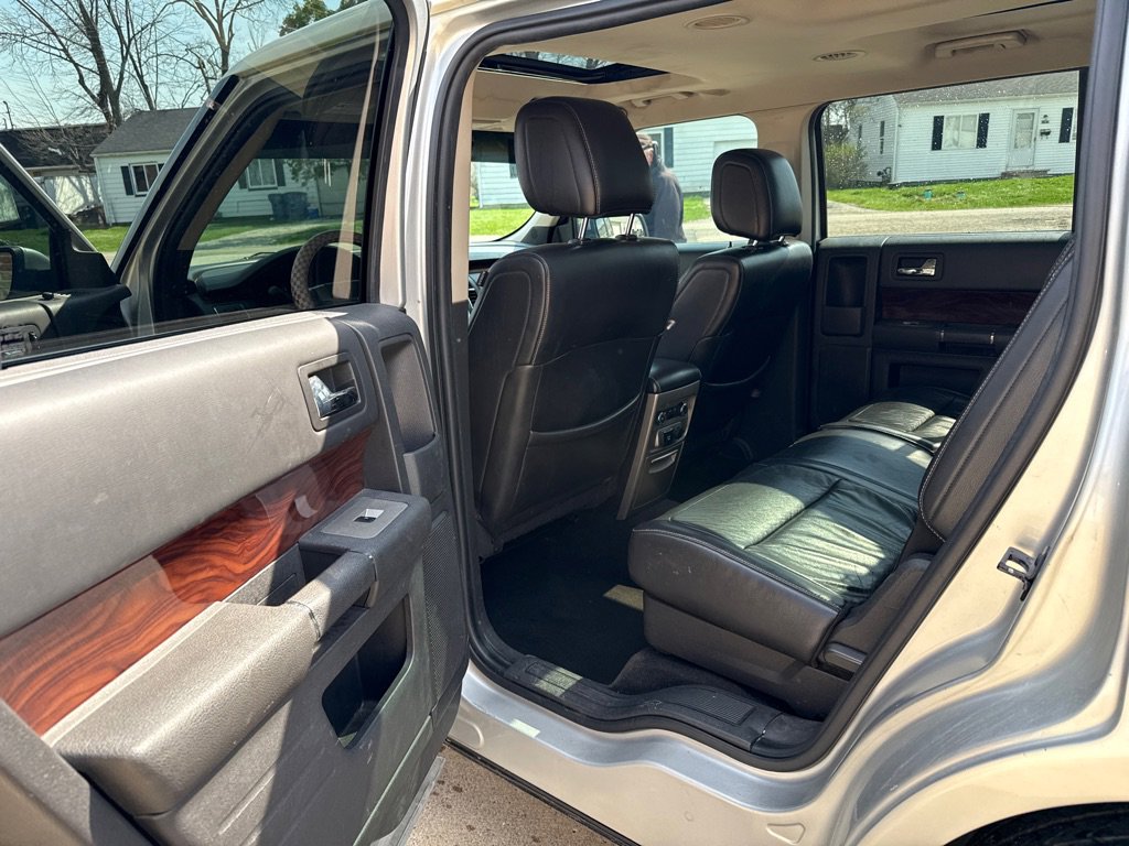 Used 2010 Ford Flex SEL FWD image 12