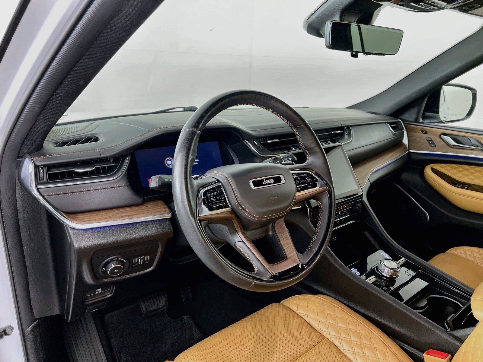 Used 2024 Jeep Grand Cherokee L Summit w/ Advanced Protech Group IV AWD/4WD image 10