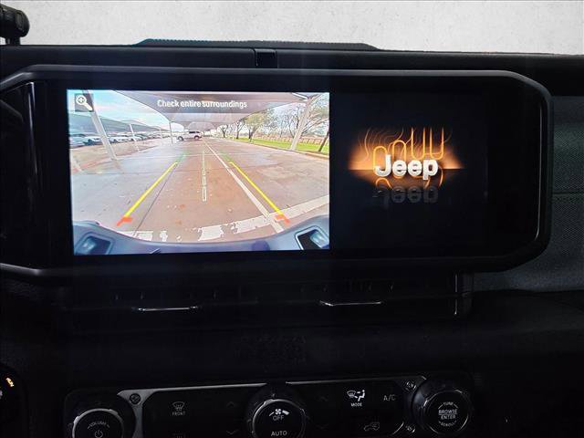 Used 2024 Jeep Gladiator Willys image 12