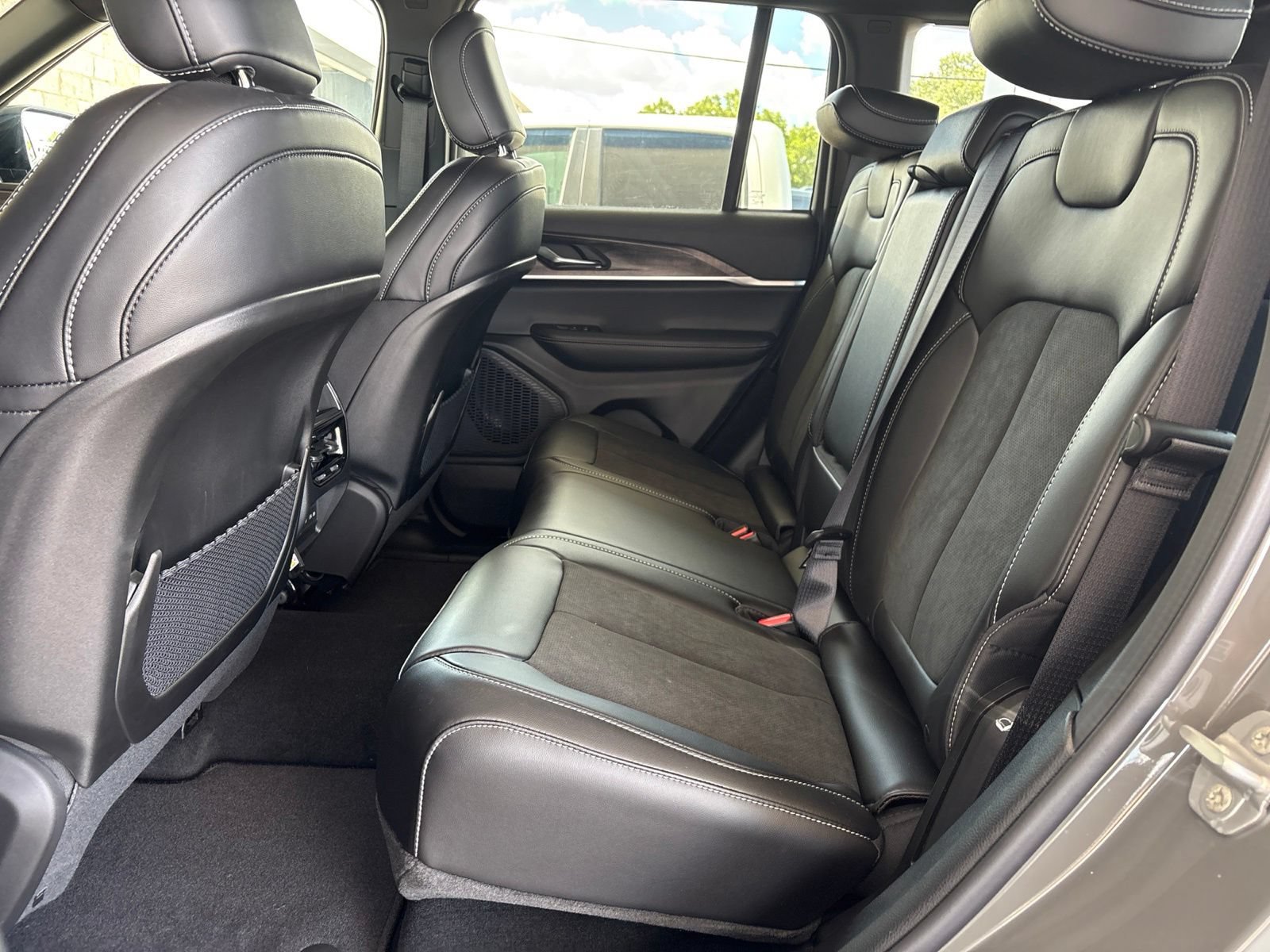 New 2027 Jeep Grand Cherokee Altitude AWD/4WD image 14